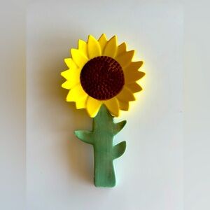 Sunflower spoon rest